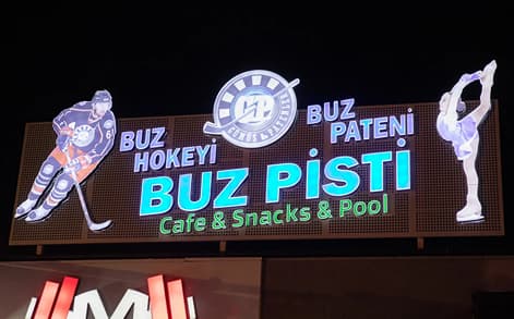 Gümüş Patenler Buz Pisti
