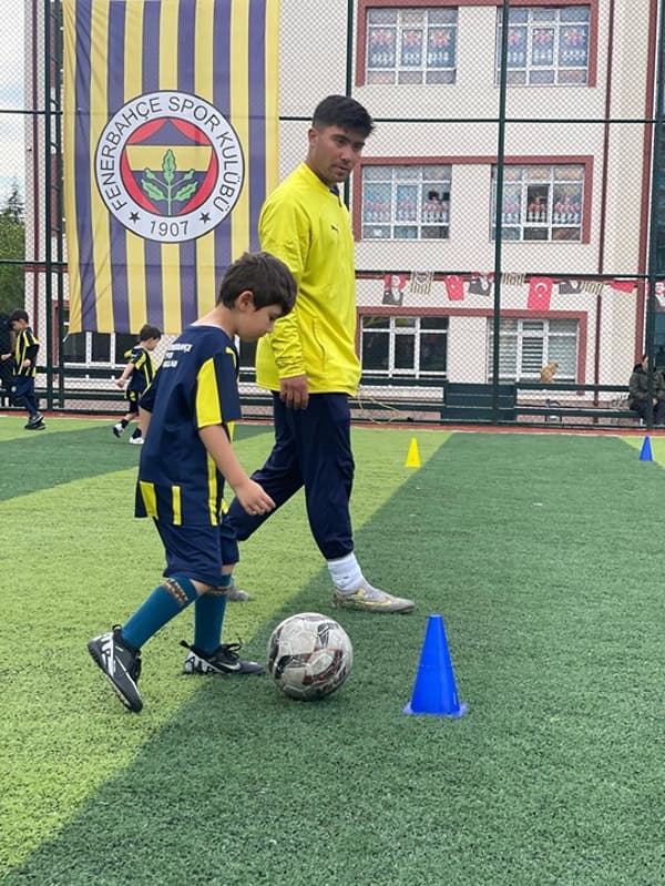 Fenerbahçe Futbol Okulu - Etimesgut - 11. Fotoğraf Fenerbahçe Futbol Okulu - Etimesgut - 11. Fotoğraf