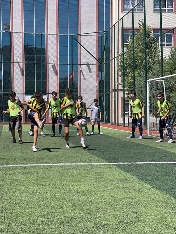 Fenerbahçe Futbol Okulu - Etimesgut - 17. Fotoğraf Fenerbahçe Futbol Okulu - Etimesgut - 17. Fotoğraf
