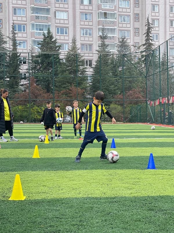 Fenerbahçe Futbol Okulu - Etimesgut - 15. Fotoğraf Fenerbahçe Futbol Okulu - Etimesgut - 15. Fotoğraf