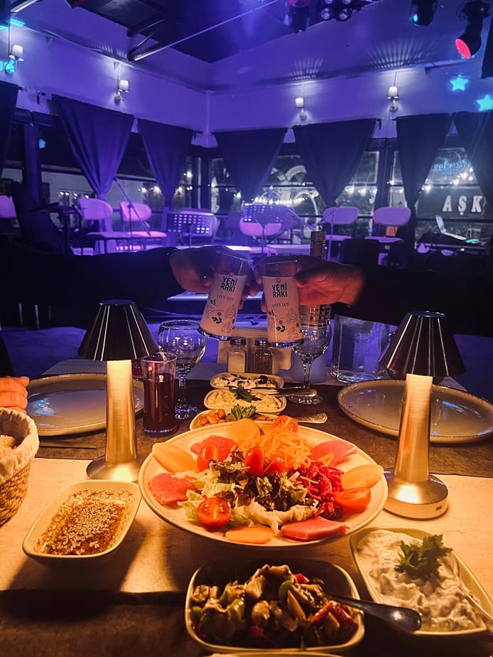 Mango Garden İs Sahne 